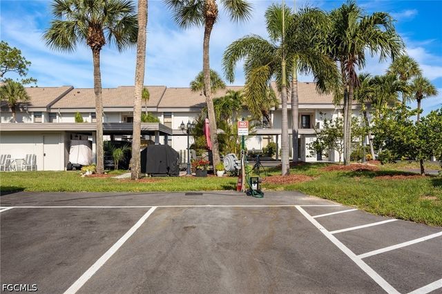 5905 Trailwinds DR 812, Fort Myers, FL 33907