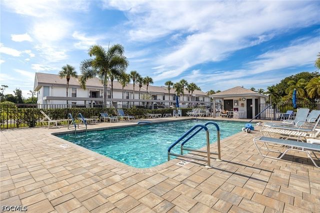 5905 Trailwinds DR 812, Fort Myers, FL 33907
