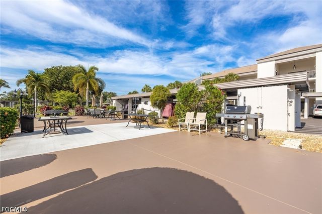 5905 Trailwinds DR 812, Fort Myers, FL 33907