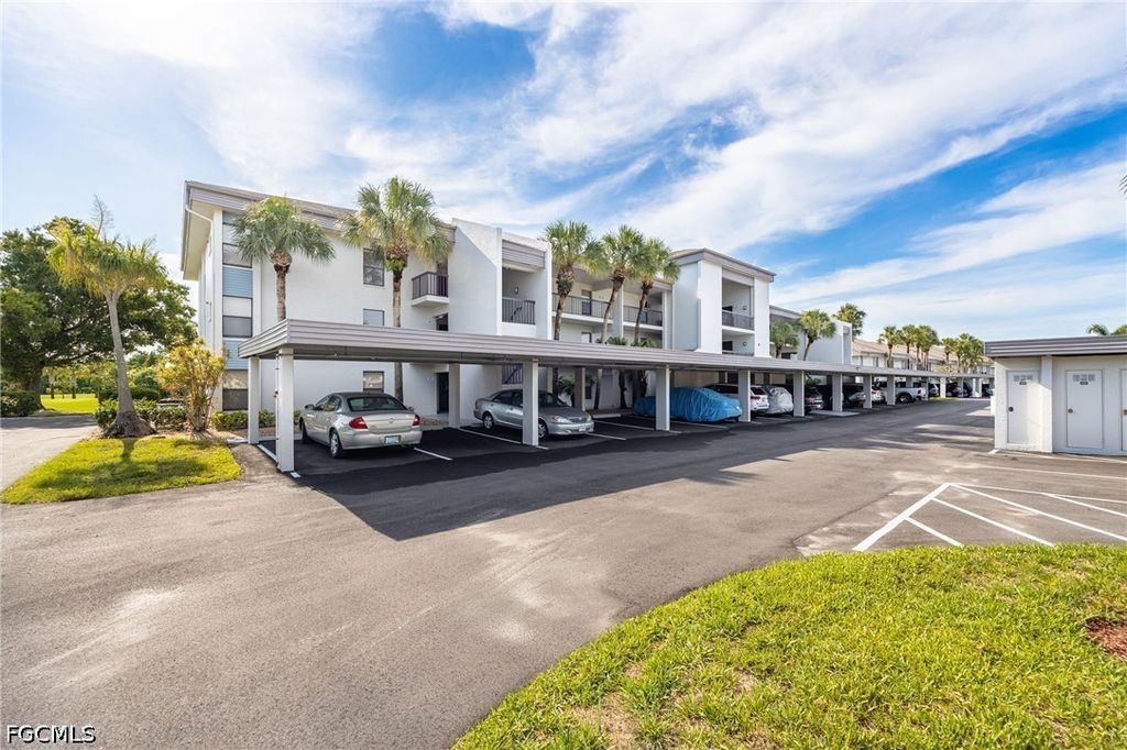 5905 Trailwinds DR 812, Fort Myers, FL 33907