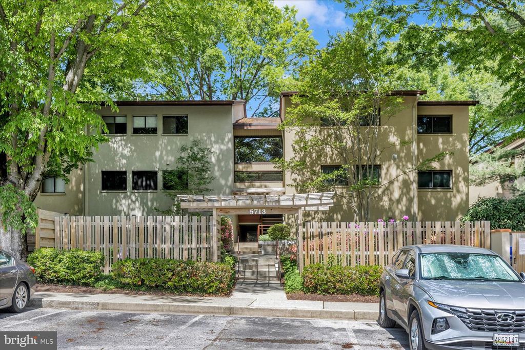 Image 1 of property listing at 5713 HARPERS FARM RD #C, Columbia, MD 21044