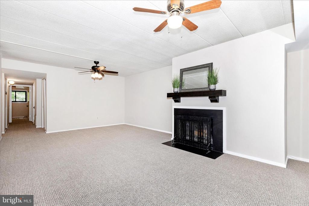 Image 11 of property listing at 5713 HARPERS FARM RD #C, Columbia, MD 21044