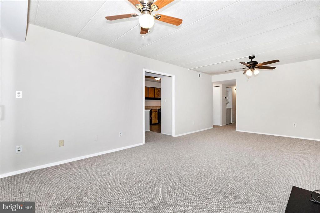 Image 12 of property listing at 5713 HARPERS FARM RD #C, Columbia, MD 21044
