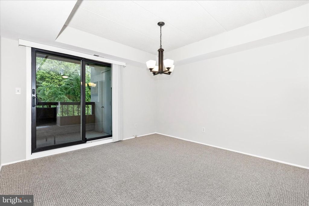 Image 14 of property listing at 5713 HARPERS FARM RD #C, Columbia, MD 21044