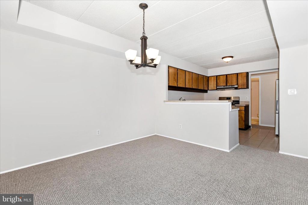 Image 16 of property listing at 5713 HARPERS FARM RD #C, Columbia, MD 21044