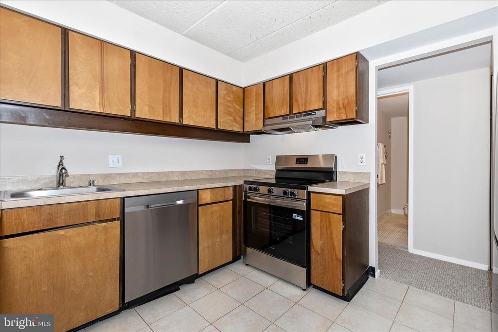 Image 17 of property listing at 5713 HARPERS FARM RD #C, Columbia, MD 21044