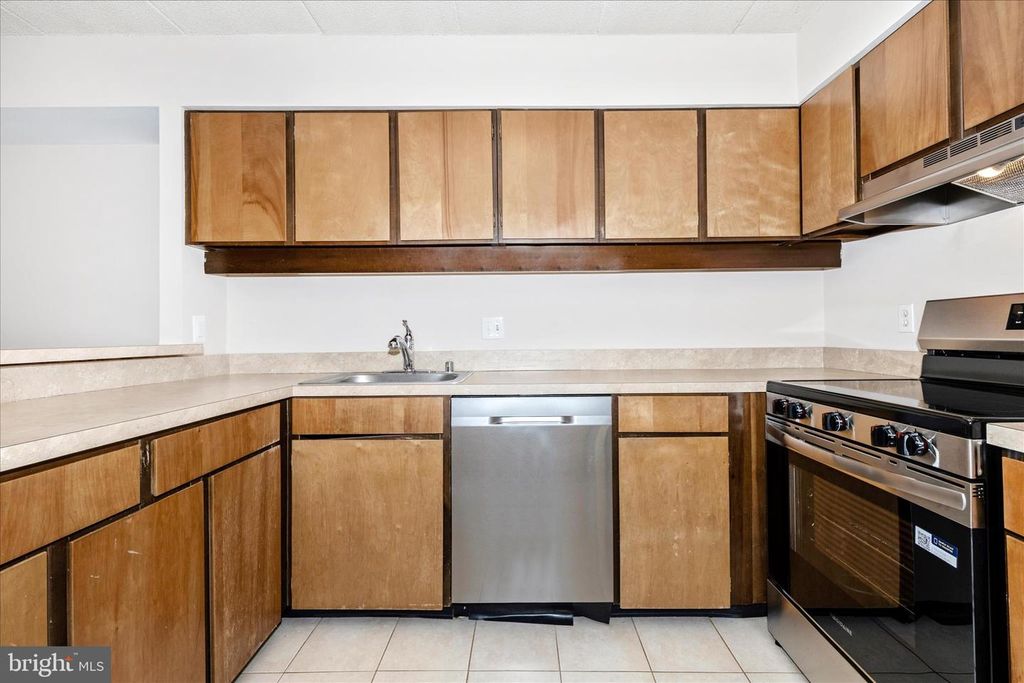 Image 18 of property listing at 5713 HARPERS FARM RD #C, Columbia, MD 21044
