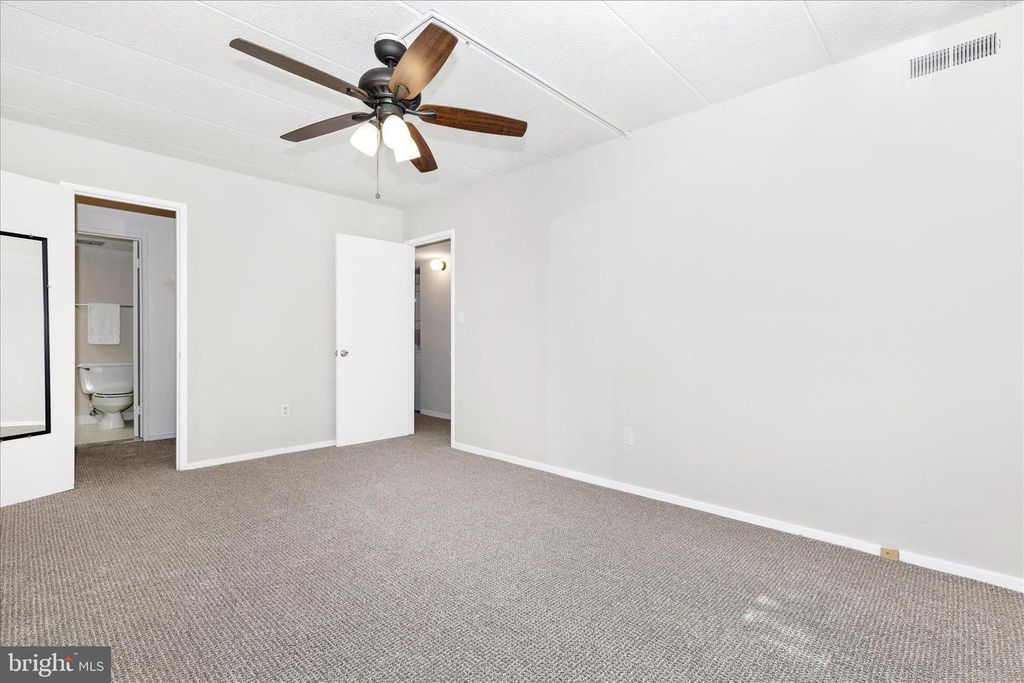 Image 25 of property listing at 5713 HARPERS FARM RD #C, Columbia, MD 21044