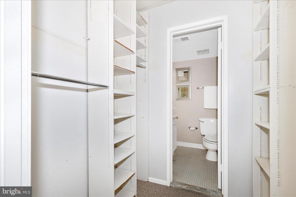 Image 26 of property listing at 5713 HARPERS FARM RD #C, Columbia, MD 21044