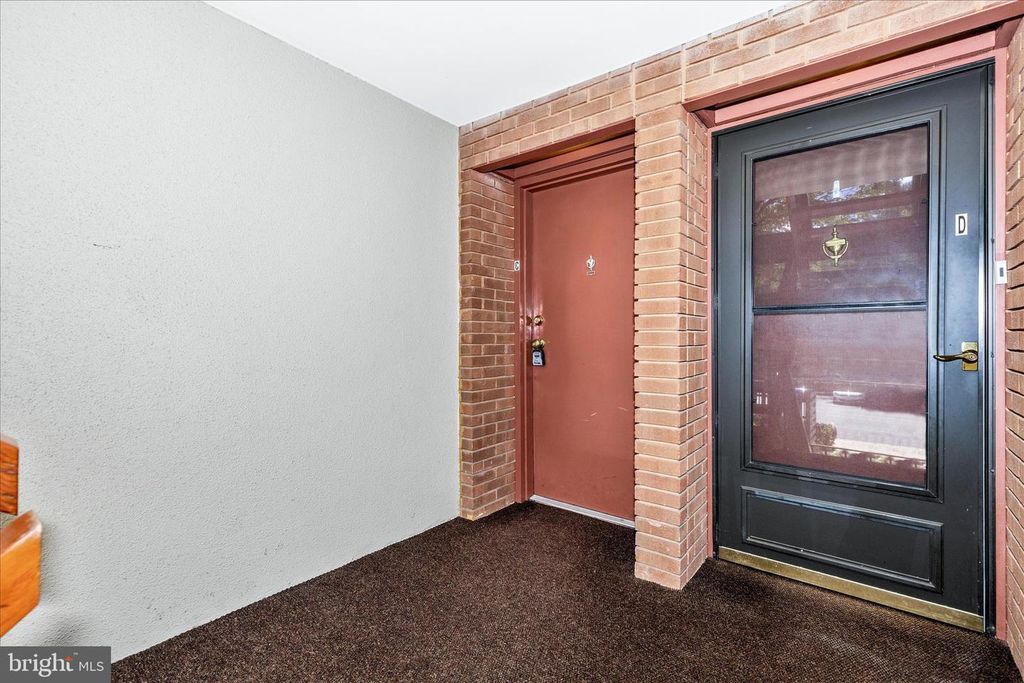 Image 3 of property listing at 5713 HARPERS FARM RD #C, Columbia, MD 21044