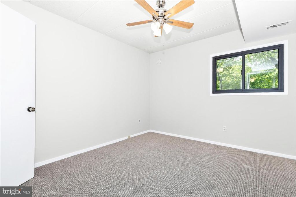 Image 30 of property listing at 5713 HARPERS FARM RD #C, Columbia, MD 21044