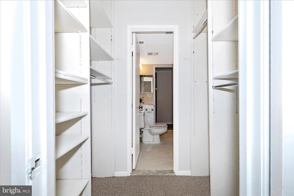 Image 33 of property listing at 5713 HARPERS FARM RD #C, Columbia, MD 21044