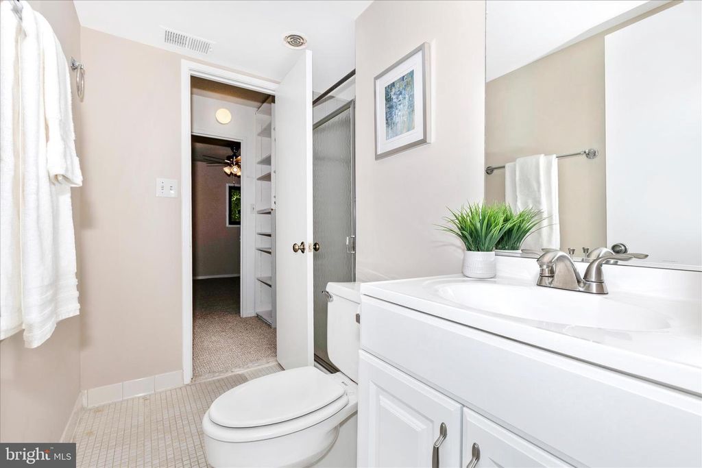 Image 34 of property listing at 5713 HARPERS FARM RD #C, Columbia, MD 21044