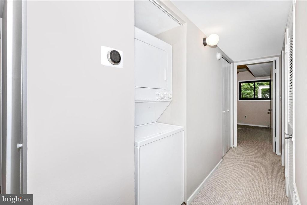 Image 36 of property listing at 5713 HARPERS FARM RD #C, Columbia, MD 21044