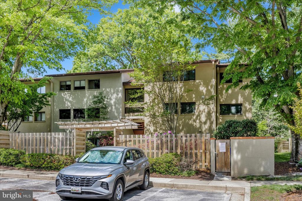 Image 39 of property listing at 5713 HARPERS FARM RD #C, Columbia, MD 21044