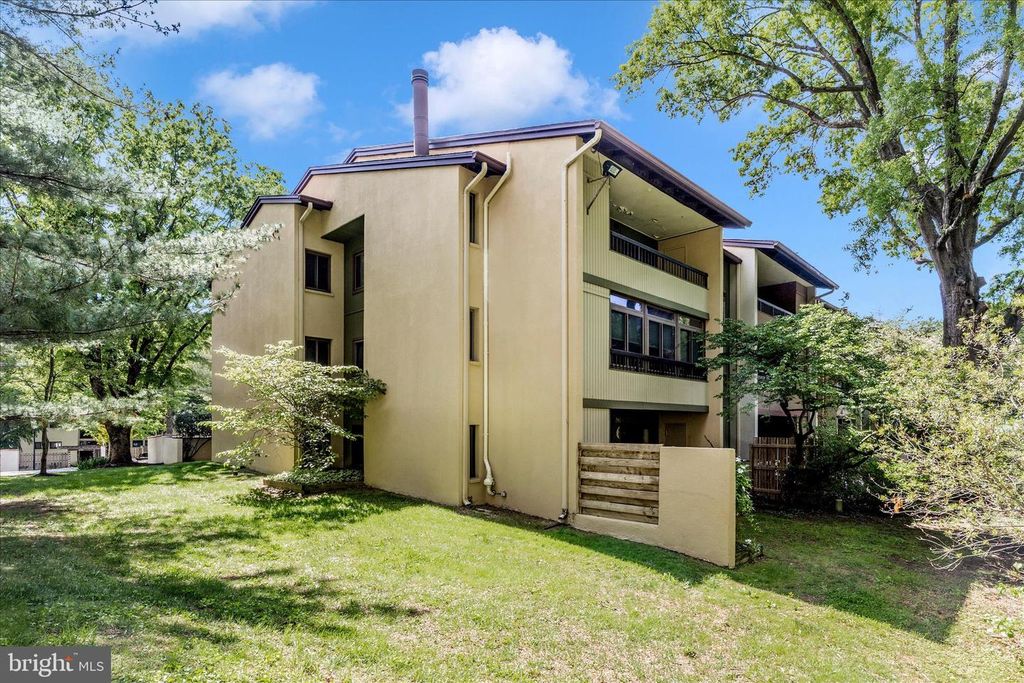 Image 40 of property listing at 5713 HARPERS FARM RD #C, Columbia, MD 21044