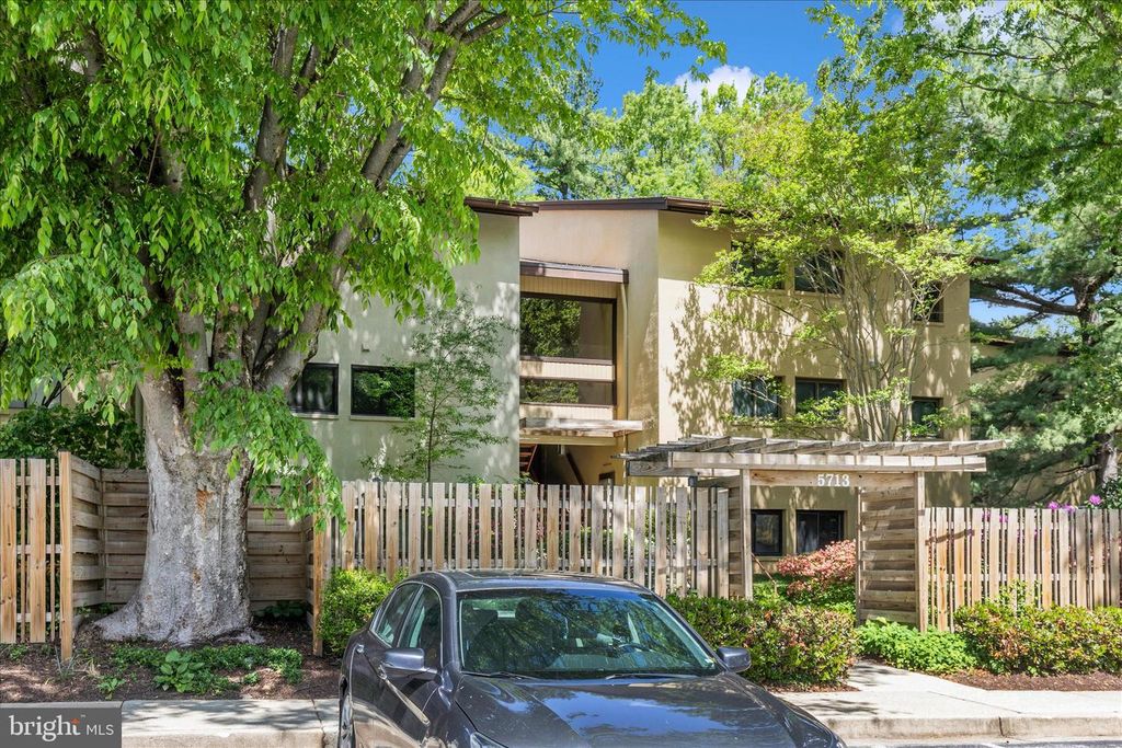 Image 41 of property listing at 5713 HARPERS FARM RD #C, Columbia, MD 21044