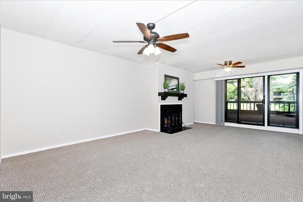 Image 6 of property listing at 5713 HARPERS FARM RD #C, Columbia, MD 21044