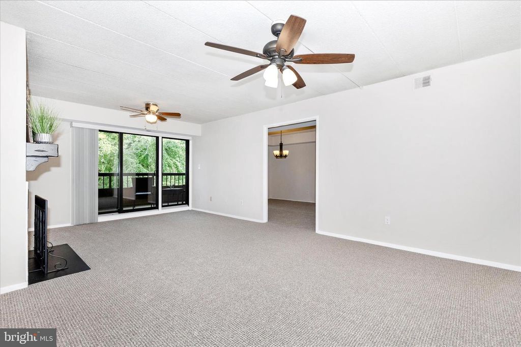 Image 7 of property listing at 5713 HARPERS FARM RD #C, Columbia, MD 21044