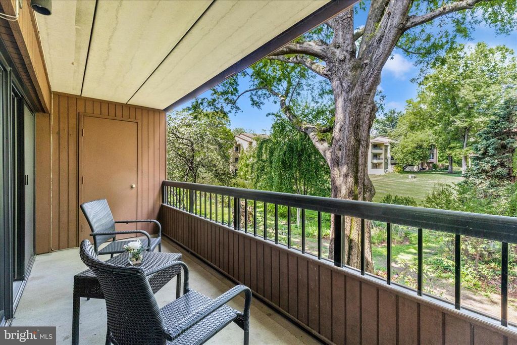 Image 8 of property listing at 5713 HARPERS FARM RD #C, Columbia, MD 21044