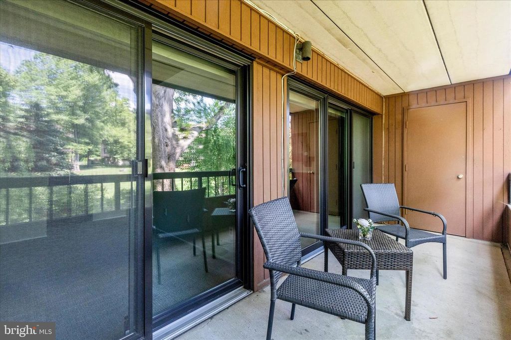 Image 9 of property listing at 5713 HARPERS FARM RD #C, Columbia, MD 21044