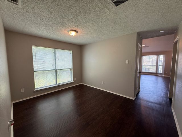 1330 Planters Road, Mesquite, TX 75149