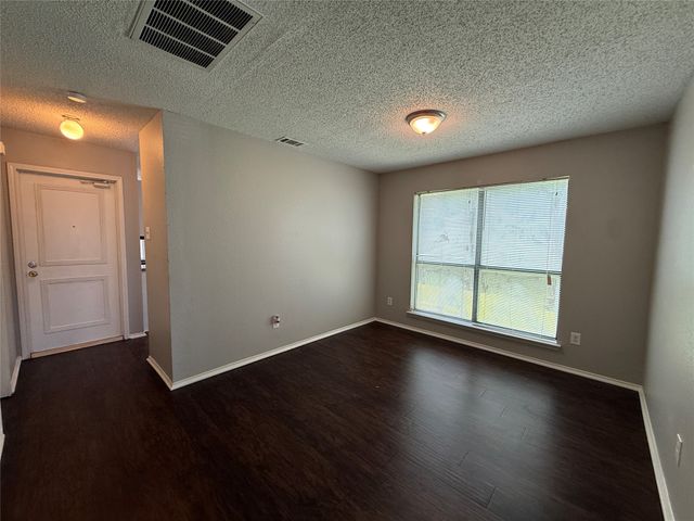 1330 Planters Road, Mesquite, TX 75149