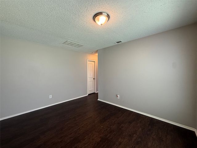1330 Planters Road, Mesquite, TX 75149