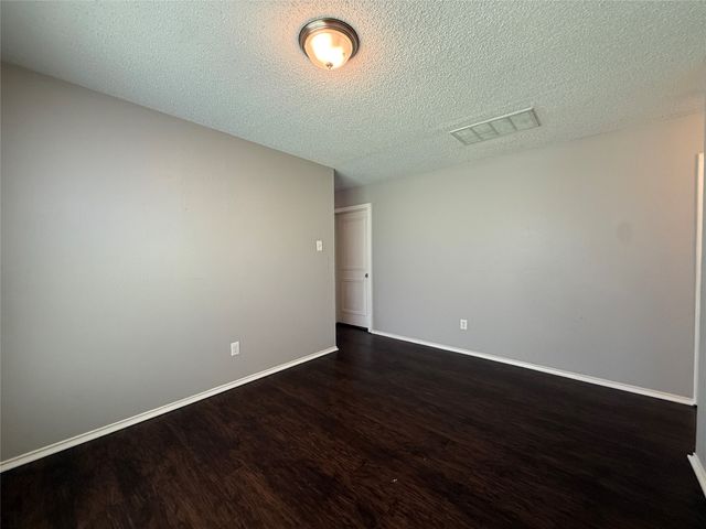 1330 Planters Road, Mesquite, TX 75149