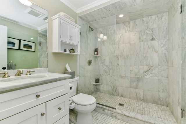 49 L St 5, Boston, MA 02127