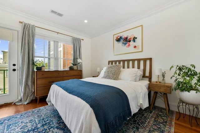 49 L St 5, Boston, MA 02127