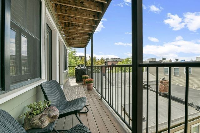 49 L St 5, Boston, MA 02127