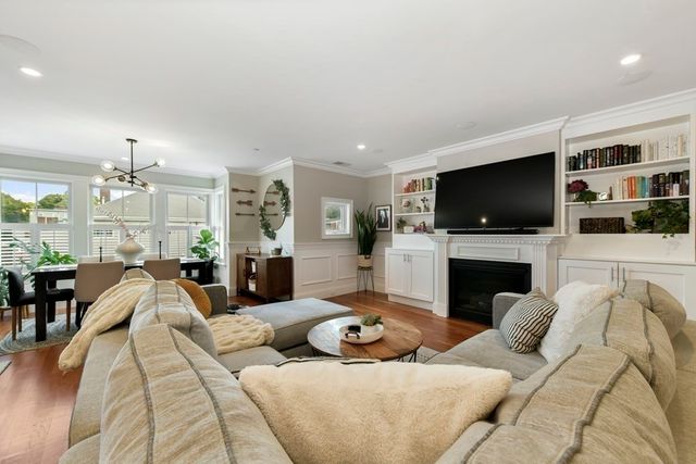 49 L St 5, Boston, MA 02127
