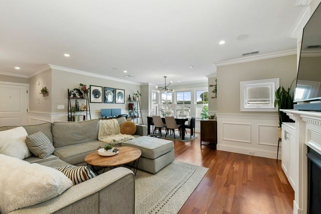 49 L St 5, Boston, MA 02127