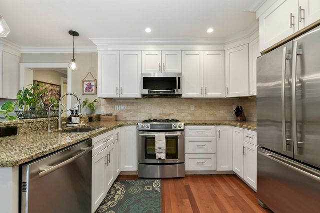 49 L St 5, Boston, MA 02127