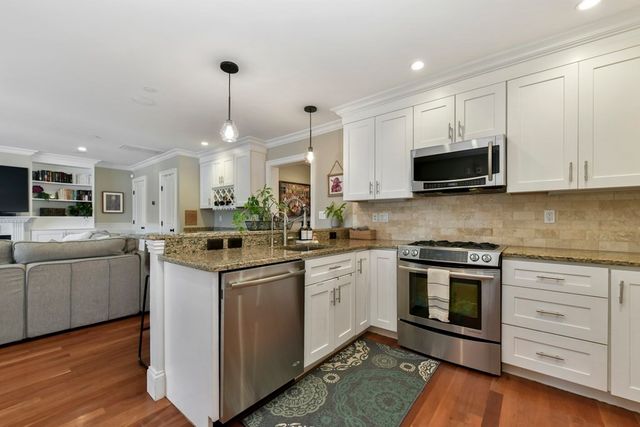 49 L St 5, Boston, MA 02127