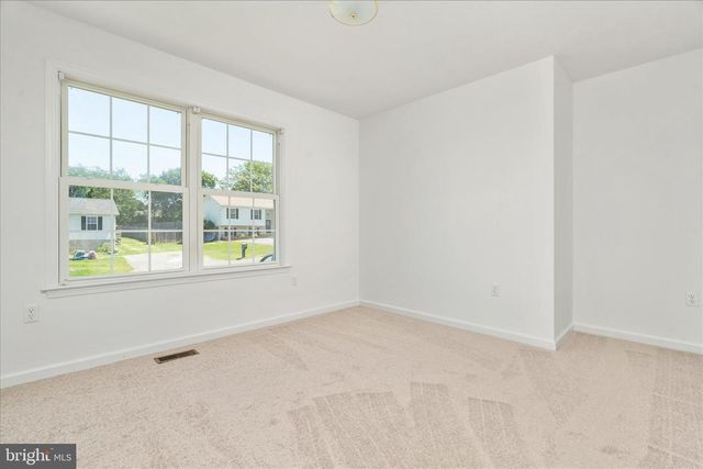 114 HILLVIEW DR, Maurertown, VA 22644