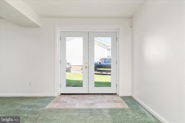 114 HILLVIEW DR, Maurertown, VA 22644