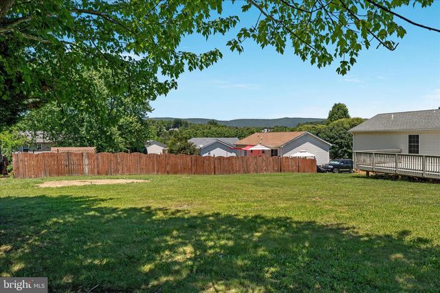 114 HILLVIEW DR, Maurertown, VA 22644