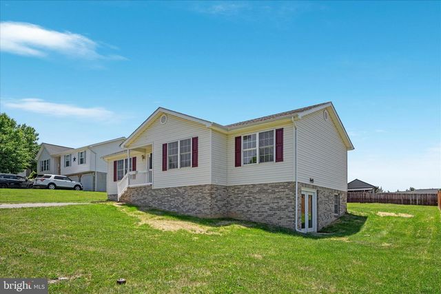 114 HILLVIEW DR, Maurertown, VA 22644