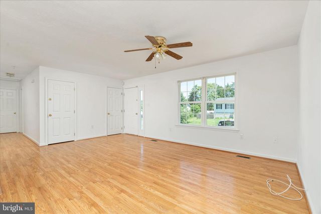 114 HILLVIEW DR, Maurertown, VA 22644