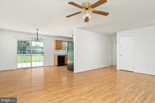 114 HILLVIEW DR, Maurertown, VA 22644