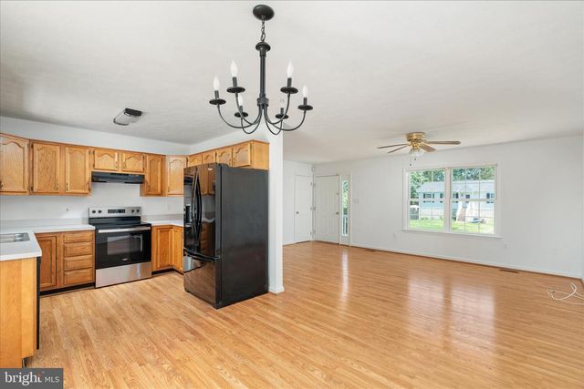 114 HILLVIEW DR, Maurertown, VA 22644