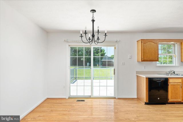 114 HILLVIEW DR, Maurertown, VA 22644