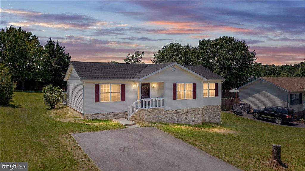 114 HILLVIEW DR, Maurertown, VA 22644