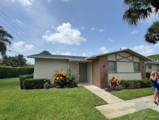 2590 Barkley Dr J, West Palm Beach, FL 33415