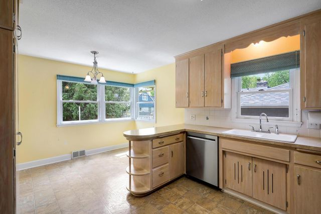 5041 Richmond Drive, Edina, MN 55436