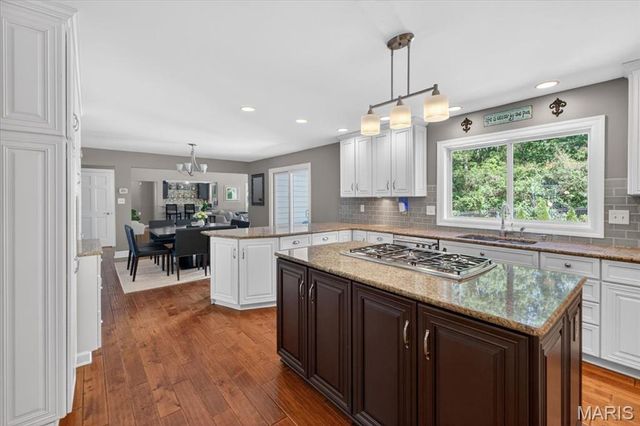 1040 Wellington Terrace, Town And Country, MO 63017
