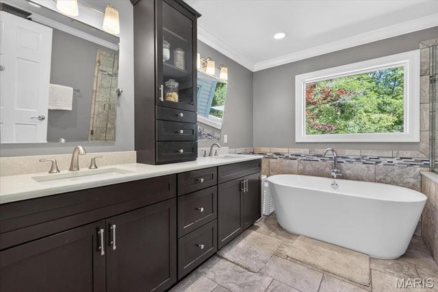 1040 Wellington Terrace, Town And Country, MO 63017
