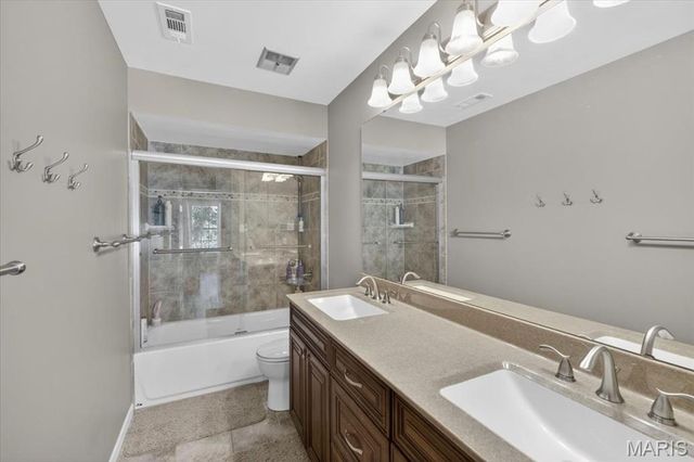 1040 Wellington Terrace, Town And Country, MO 63017